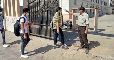 توافد طلاب الثانوية العامة على المدارس فى ثانى أيام الامتحان التجريبى لشهر مايو
