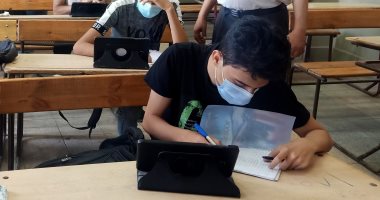 طلاب الثانوية العامة يدخلون على منصة الامتحان بسهولة فى ثان أيام الاختبار التجريبى