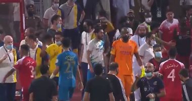 اشتباكات بين لاعبي الوحدة والنصر عقب المباراة فى الدوري السعودي.. فيديو