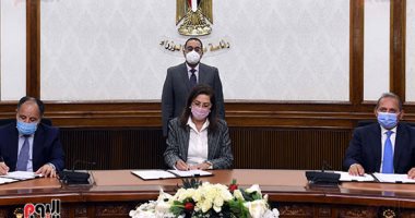رئيس الوزراء يشهد توقيع بروتوكول بشأن آلية تسوية التشابكات المالية بين بنك الاستثمار القومى والبنك الأهلى المصرى.. وزيرة التخطيط: الدولة حريصة على تطوير بنك الاستثمار القومى ووضعه على مصاف البنوك الاستثمارية 