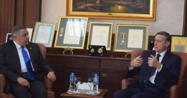 محافظ البحر الأحمر يلتقى سفير ألمانيا ويعلن جاهزية الغردقة لاستقبال السياح.. صور