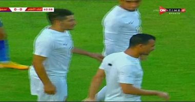 فيديو .. محمود قاعود يرفض قرار خالد جلال بالتغيير خلال مباراة البنك الأهلى وسموحة