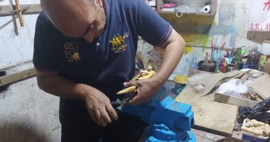 حرفة سكندرية وصلت للعالمية.. صناعة النماذج البحرية الصغيرة وتحف بالقواقع والأصداف
