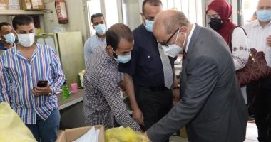 حملة تطعيم أبناء جامعة أسيوط بلقاح كورونا تستقبل 225 فرد يوميا.. صور