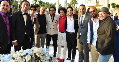 على ربيع يحتفل بزفاف شقيقته وسط زملائه بمسرح مصر ونجوم الفن