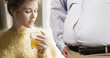 كيف يساعد الشاى الأخضر فى التخلص من الدهون الحشوية؟