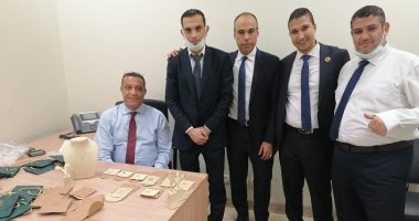ضبط راكب حاول تهريب مشغولات مرصعة بفصوص من الأحجار الكريمة