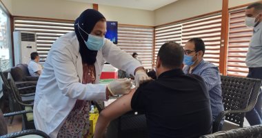 تطعيم أعضاء نادى القضاة في الزقازيق بلقاح كورونا