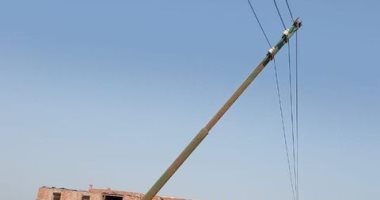 محافظة البحيرة ترد على شكوى أعمدة كهرباء مائلة بعزبة محمدعبد العاطى: جارى الإحلال