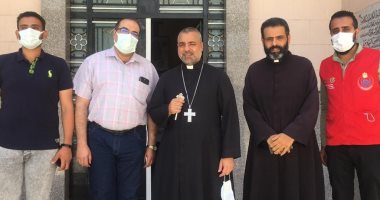 كهنة الكنيسة الكاثوليكية بالأقصر يتلقون الجرعة الأولى من لقاح كورونا.. صور