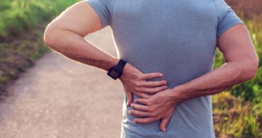 تعرف على الأسباب الشائعة لألم الكلى وأبرز أعراضه