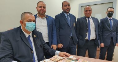 جمارك مطار القاهرة تحبط محاولة تهريب كمية من النقد الأجنبى
