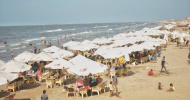 توافد المصطافين على الشواطئ للاستمتاع بالطقس المعتدل.. الرقص على السمسمية ببورسعيد.. فرحة بين المصطافين برأس البر.. افتتاح شاطئ المندرة المجانى أمام الإسكندرانية.. وإغلاق الكورنيش بشاطئ النخيل.. فيديو وصور