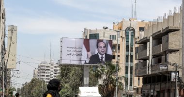 لافتة كبيرة للرئيس السيسي فى شوارع غزة: سأدعم قضية فلسطين بالفعل قبل القول
