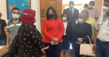 نائب وزير السياحة خلال جولتها بمقر تطعيم العاملين بالنشاط السياحى بالغردقة وسحب عينات pcr للأجانب: الفنادق مستعدة للسياحة الروسية ولا نية لرفع نسب الإشغال عن 50%.. وأعداد كبيرة جدا حصلت على اللقاحات..فيديو
