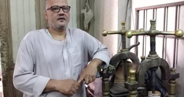 أقدم أماكن صناعة الطرابيش بقنا.. أشهر زبائنه الشيخ عبد الباسط عبد الصمد.. فيديو