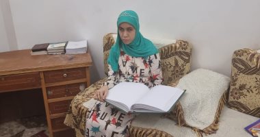كفيفة أنارت طريقها بالإصرار والتحدى.. "عائشة" الأولى مصريا والسادسة عربيا بمسابقة التحدث بالفصحى.. حفظت القرآن وشاركت فى ألعاب القوى والجرى وكرة الجرس.. وتقول للشباب: تمسكوا بأحلامكم فمن الظلمة يخرج النور.. صور