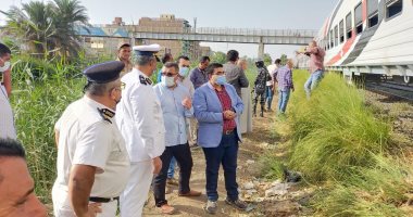 نائب محافظ بنى سويف يتفقد موقع توقف قطار خرجت إحدى عرباته عن القضبان بببا 