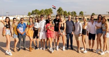 مدونو كرواتيا وصربيا يزورون ميدان السلام والسوق القديم بشرم الشيخ..صور