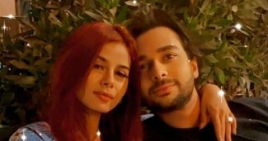 الغزل فى زمن السوشيال ميديا.. منة عرفة وخطيبها رسائل حب غريبة كل يوم 