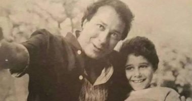 صورة نادرة للنجم صلاح السعدنى مع نجله أحمد