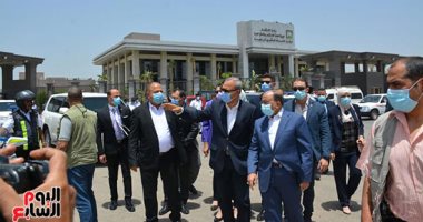 وزير التنمية المحلية يتابع أعمال تطوير ورصف الطرق بالمنطقة الاستثمارية في بنها