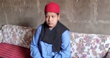تسلم الإيد اللى ربت.. صعيدية تربى ابنها على تلاوة القرآن بصوت المنشاوى وعبدالباسط..لايف