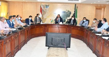 محافظة الفيوم تناقش إجراءات إنجاز ملف تقنين أراضى الدولة