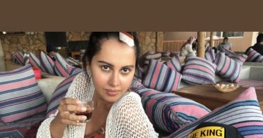 كريم فهمى مع "جارة القمر" فى منطقة وسط البلد