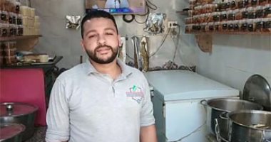 فسخانى بدرجة مهندس.. "الطواب" طوع نظم المعلومات فى صناعة الفسيخ وبيعه.. لايف