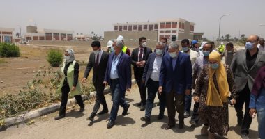 محافظ المنيا يتفقد المشروعات الجارى تنفيذها بديرمواس ضمن مبادرة "حياة كريمة"