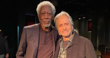 مايكل دوجلاس يحتفل بعيد ميلاد أسطورة هوليوود مورجان فريمان .. صورة