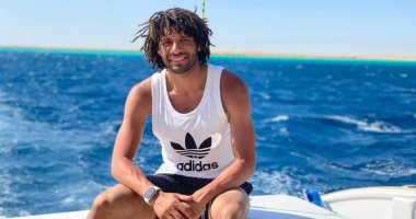 محمد الننى يستمتع بإجازته من آرسنال على شواطئ الغردقة