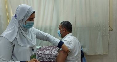 بدء تطعيم أعضاء هيئة التدريس والعاملين بجامعة بنها.. صور