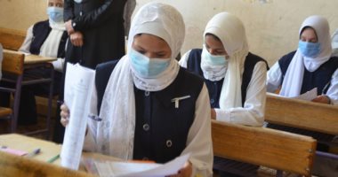 طلاب الشهادة الإعدادية يؤدون أول أيام الامتحانات وسط الإجراءات الاحترازية