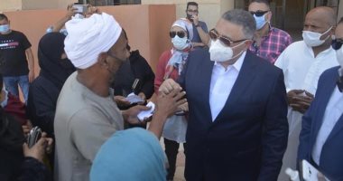 محافظ البحر الأحمر يجرى جولة بمساكن بديل العشوائيات بالغردقة.. صور 