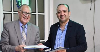 رئيس هيئة قضايا الدولة يوقع عقد ديوانه الشعرى الجديد فى دار "بتانة"
