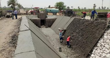 محافظ الجيزة يوجه برفع نواتج تطهير الترع وحصر المصارف لإدراجها فى التبطين