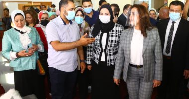 وزيرة التضامن تطلق حملة لتجهيز الفتيات.. ومليون جنيه أول مبيعات معرض ديارنا
