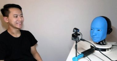 الروبوت إيفا يحاكى التعبيرات البشرية لبناء الثقة مع المستخدمين