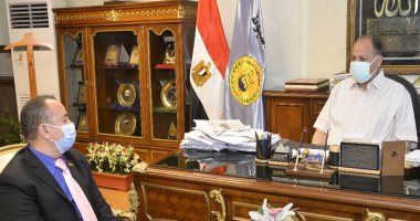 تفاصيل لقاء محافظ أسيوط بمتدرب بالبرنامج الرئاسى لتأهيل التنفيذيين للقيادة