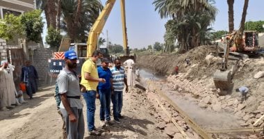 زرع 100 عمود كهرباء بالقرى وتأهيل ترعة جانبية بطول 7 كيلو متر بالأقصر.. صور