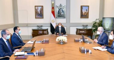 الرئيس السيسي يجتمع بمدبولى ووزيرى التعليم والاتصالات للاطلاع على آخر استعدادات امتحانات الثانوية العامة.. ويوجه بتيسير إجراءات الامتحانات بنظامها الجديد.. وإتاحة النظام الورقى بجانب الإلكترونى