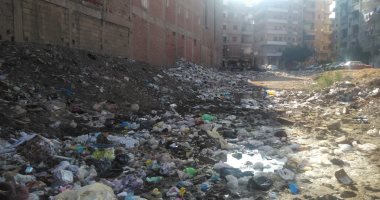 صلاح من طنطا يناشد برفع القمامة من خلف منزله بشارع كفر عصام.. ورئيس المدينة يرد