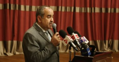 وزير الطيران من الغردقة يوجه الشكر للدكتورة هالة زايد على توفير لقاح "كورونا" للعاملين بالقطاع