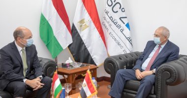 يحيى زكي يعرض الحوافز الاستثمارية بالمنطقة الاقتصادية لقناة السويس على سفير المجر