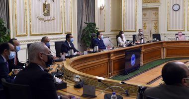 رئيس الوزراء يستعرض موقف تدريب الموظفين المقرر انتقالهم للعاصمة الإدارية.. صور