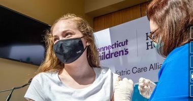 بريطانيا تفتح باب التطعيم لمن هم أقل من سن الــ 30 لتحقيق الحماية ضد كورونا