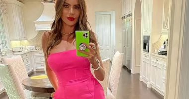صوفيا فيرجارا تتألق بـ جامب سوت مميز أثناء ظهورها فى برنامج تليفزيونى