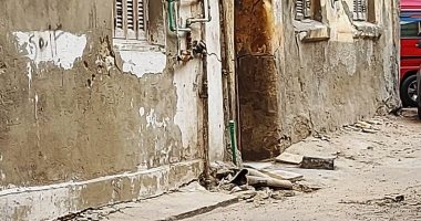 هبوط أرضى يؤدى إلى إخلاء 5 منازل وسط الإسكندرية.. فيديو وصور